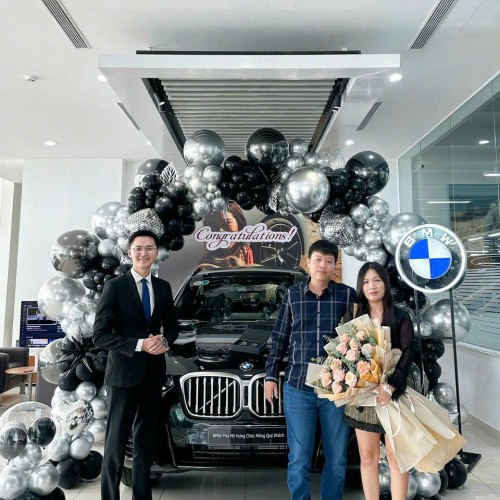 Giao xe BMW X3 xDrive 30i M Sport màu Đen Sapphire quyền lực cùng nội thất Nâu Mocha cho Anh Chị Khách