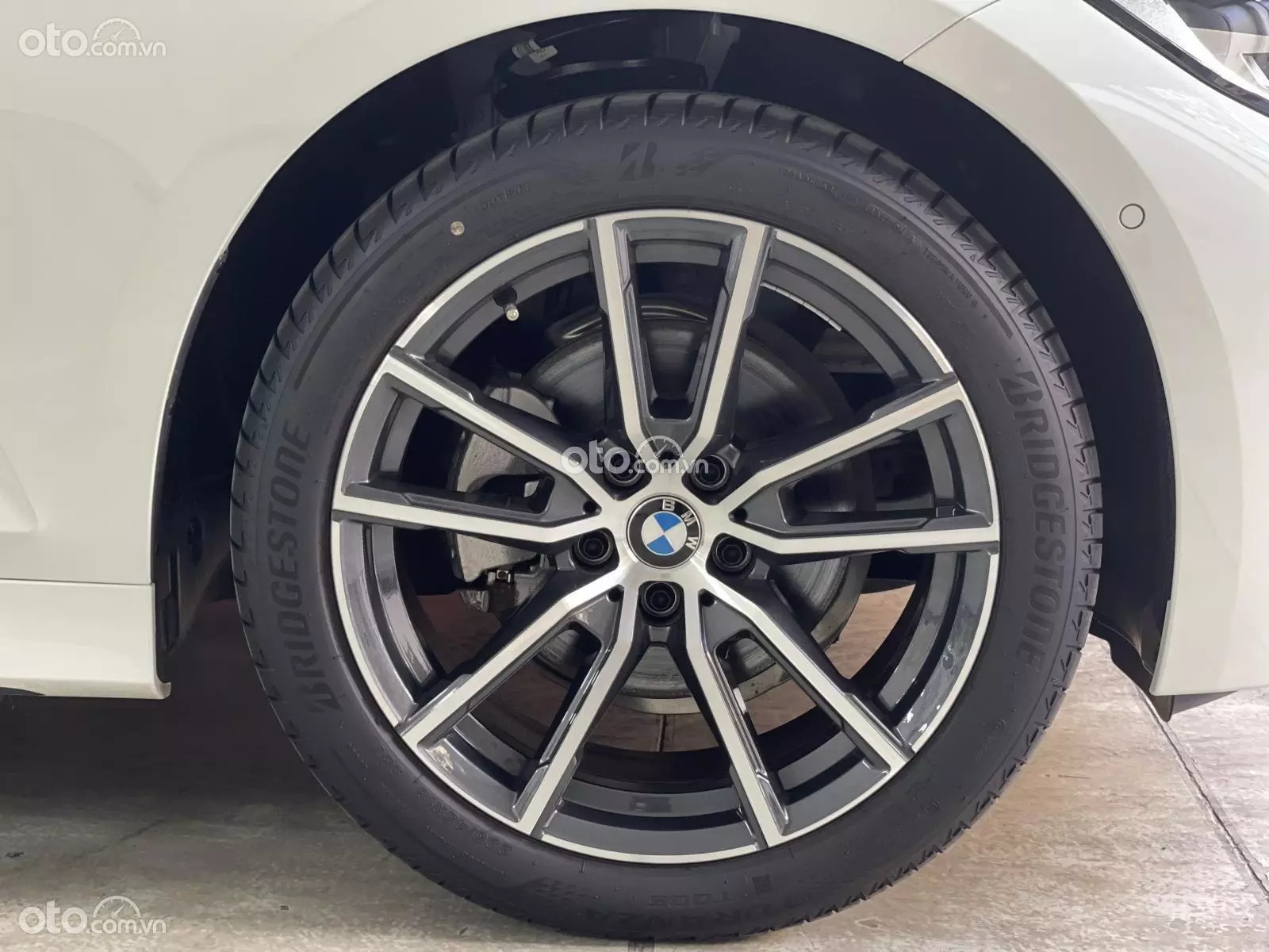 La-zăng xe BMW 320i Sport Line thiên về sang trọng