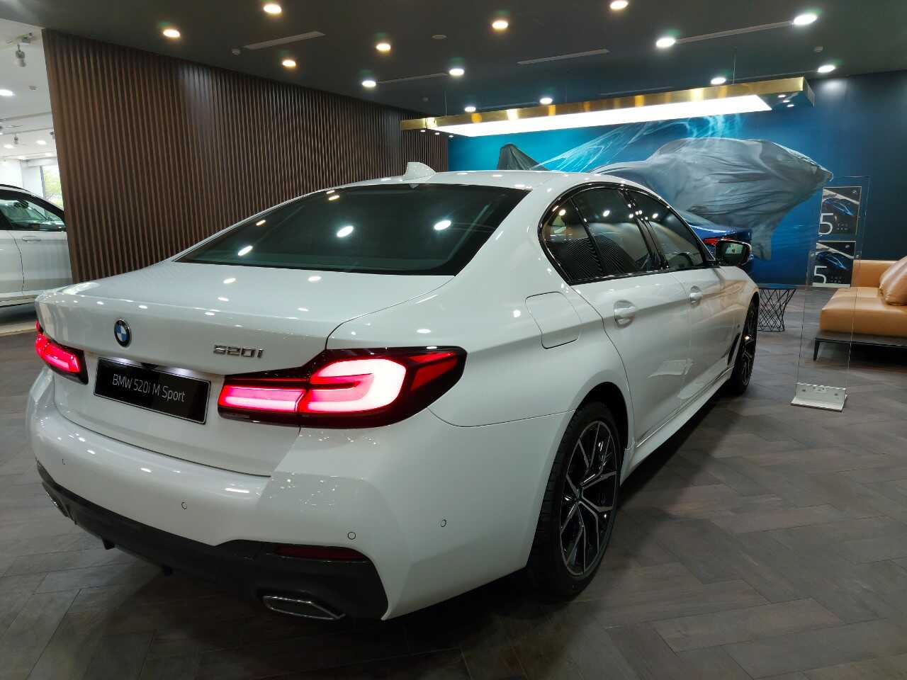 Phần đuôi xe