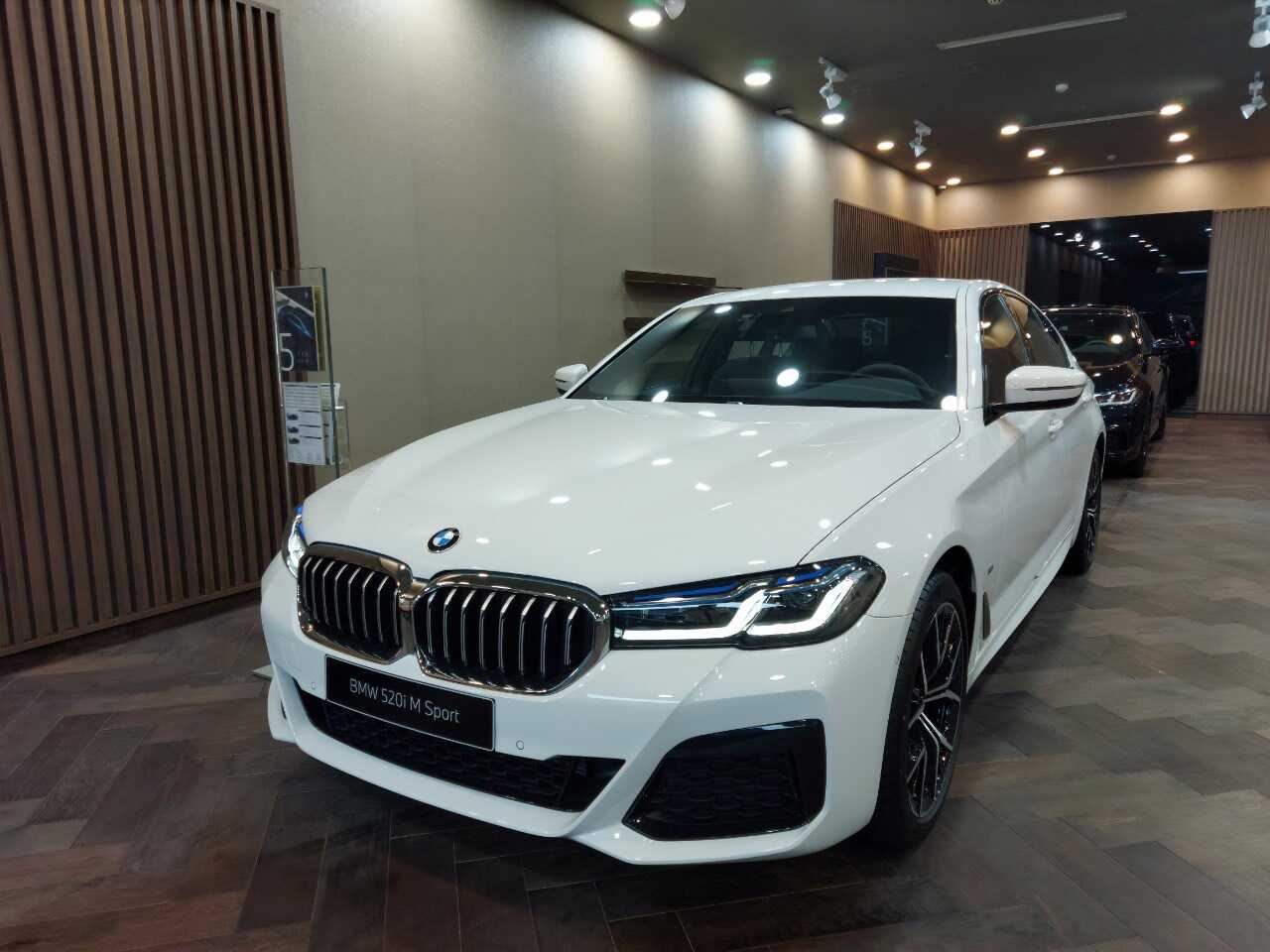 BMW 520i M Sport 2026: Đánh giá, Giá lăn bánh & Thông số