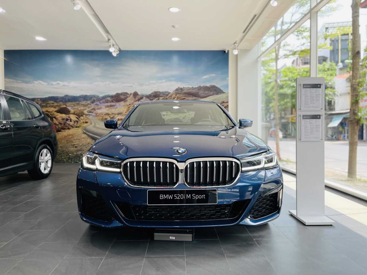 Đầu xe thể thao, nhận diện BMW đặc trưng