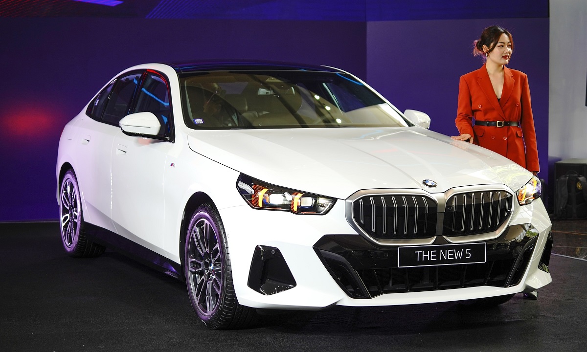 So sánh thiết kế ngoại thất BMW 5 Series 2026