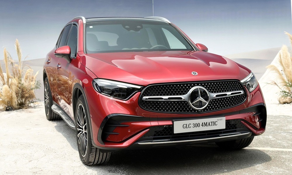 GLC 300 4matic 2026 màu đỏ