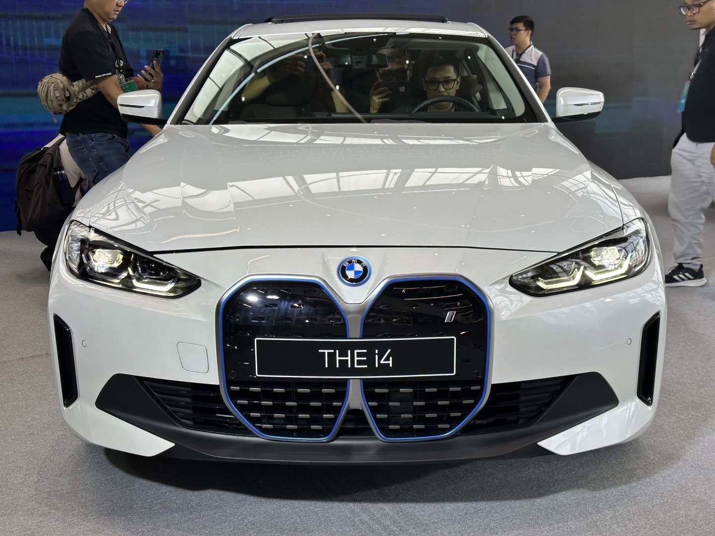 Ngoại thất BMW i4 2026: Gran Coupé thể thao và hiện đại
