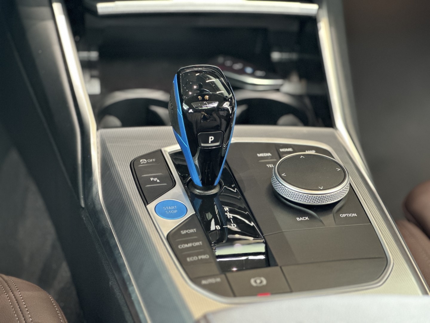 Cụm cần số BMW i4 2026