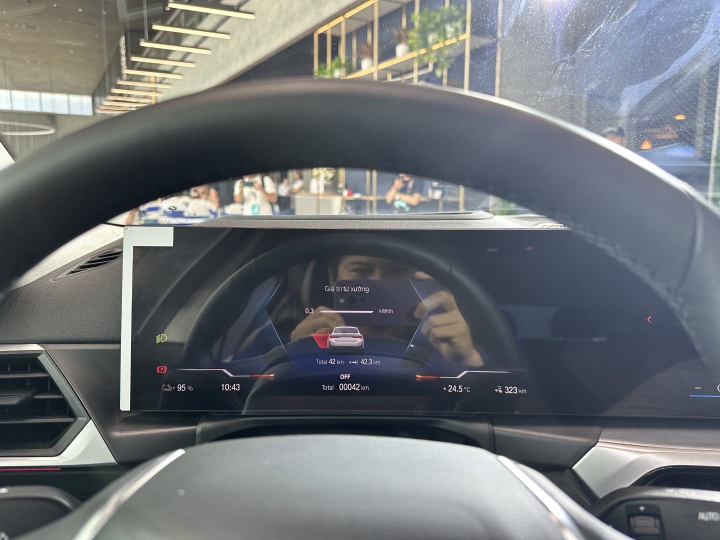 Cụm đồng hồ sau vô lăng BMW i4 2026