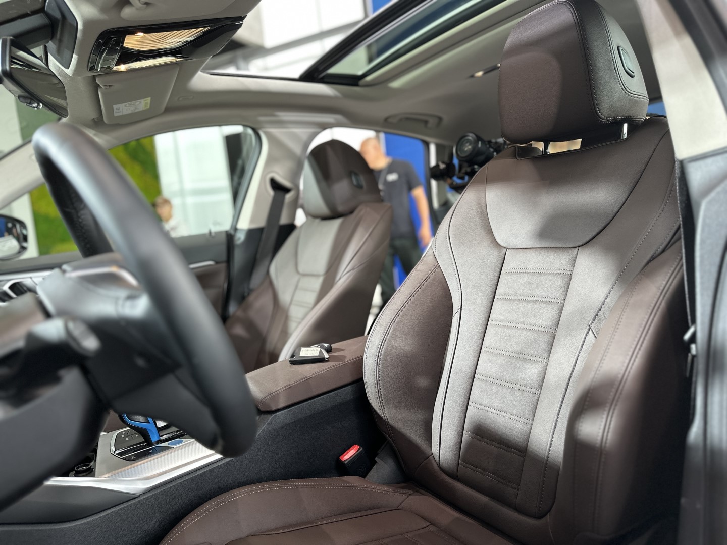 Hàng ghế trước BMW i4 2026