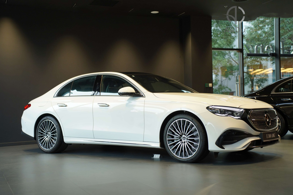 So sánh thiết kế ngoại thất Mercedes-Benz E-Class 2026