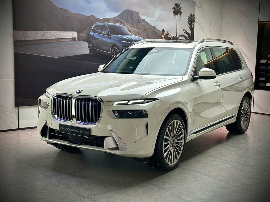 Giá xe BMW X7 2026