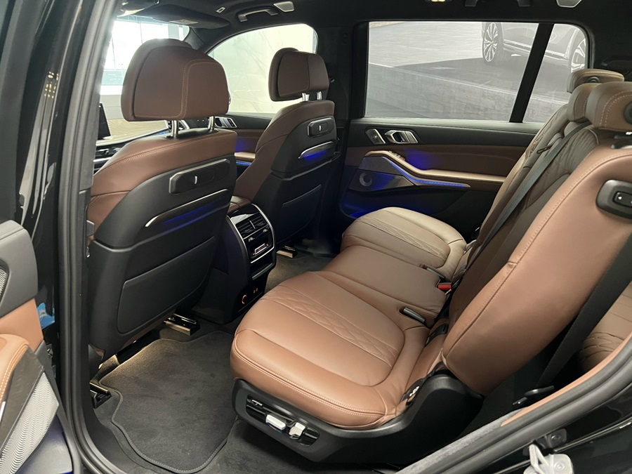 Tiện nghi BMW X7 nổi bật với: