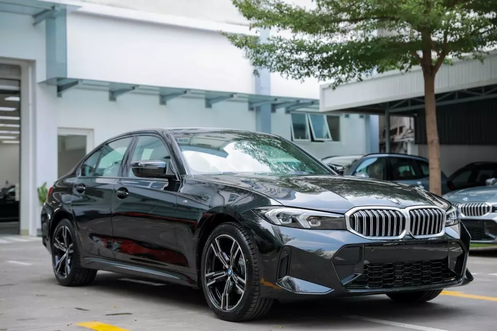 Giá xe BMW 320i mới nhất tại Việt Nam