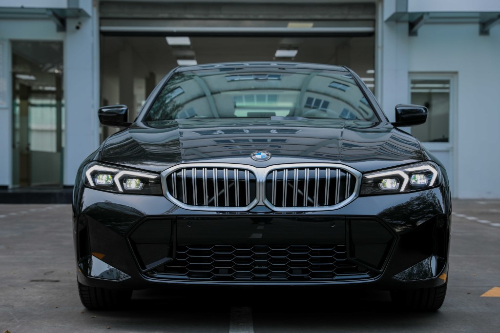 BMW 320i M Sport 2026 – Giá Xe Lăn Bánh và Khuyến Mãi