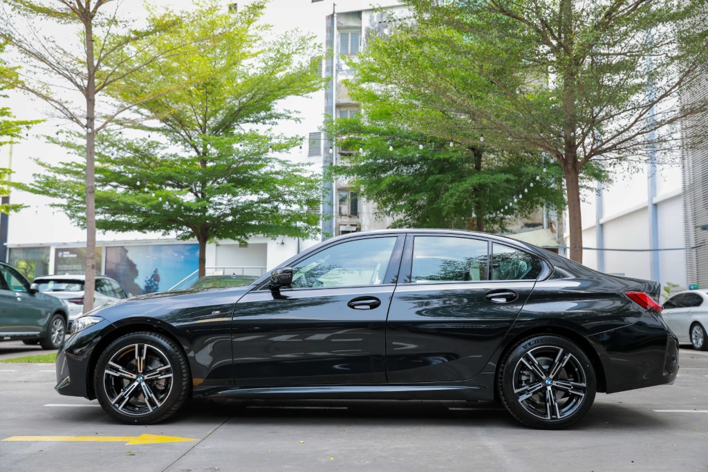 Giá BMW 320i M Sport 2026