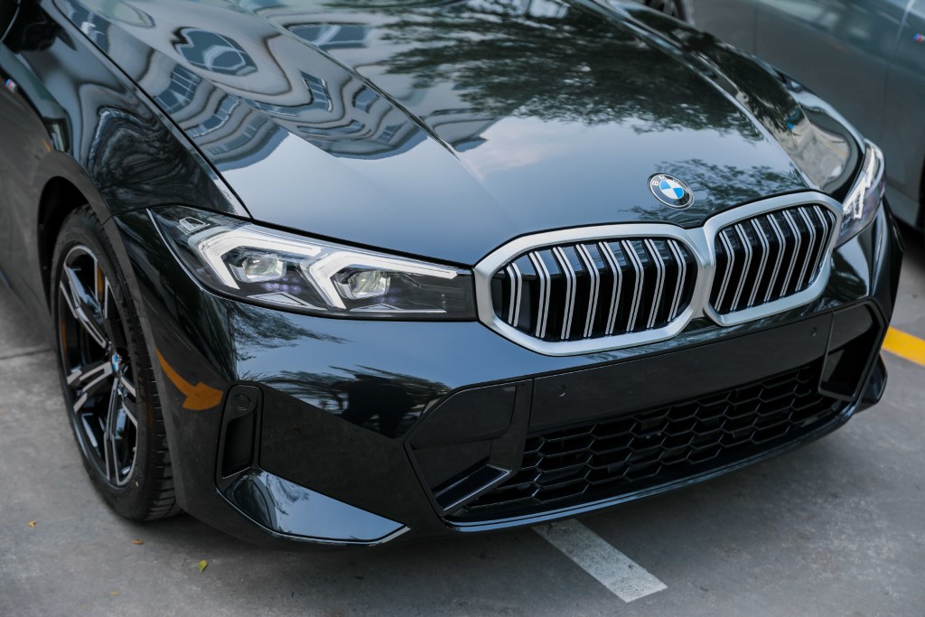 Đối thủ cạnh tranh BMW 320i M Sport 2026 