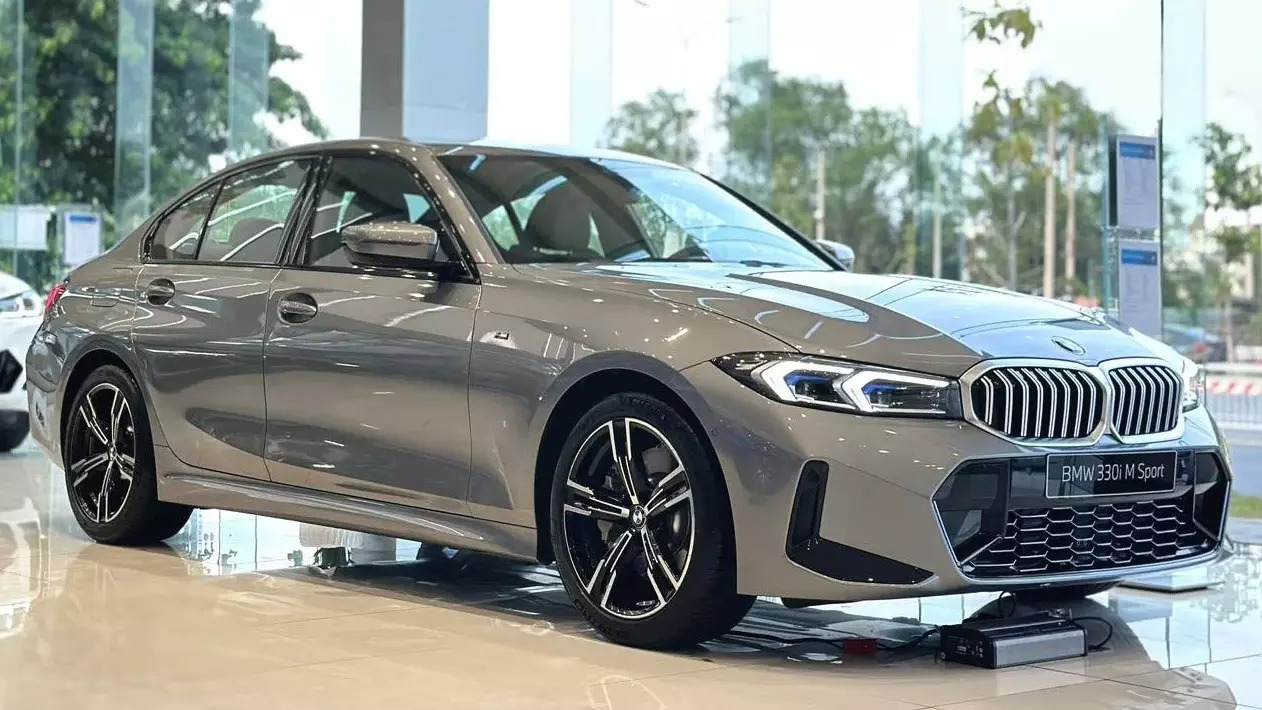 Giá xe BMW 330i M Sport mới nhất tại Việt Nam.