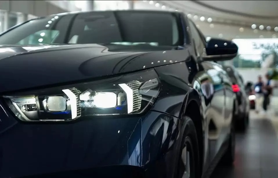 Hệ thống chiếu sáng trên BMW 530i M Sport.