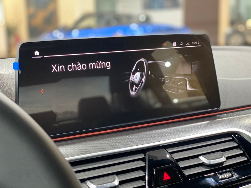 Màn hình và hệ thống giải trí