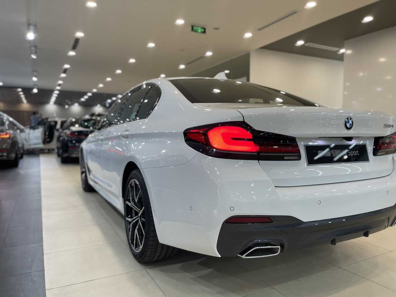 Đuôi xe bmw 530i M Sport 