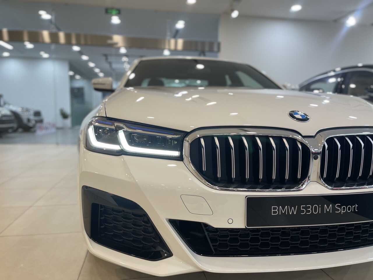 BMW 530i M Sport được trang hệ thống đèn “Laserlight”