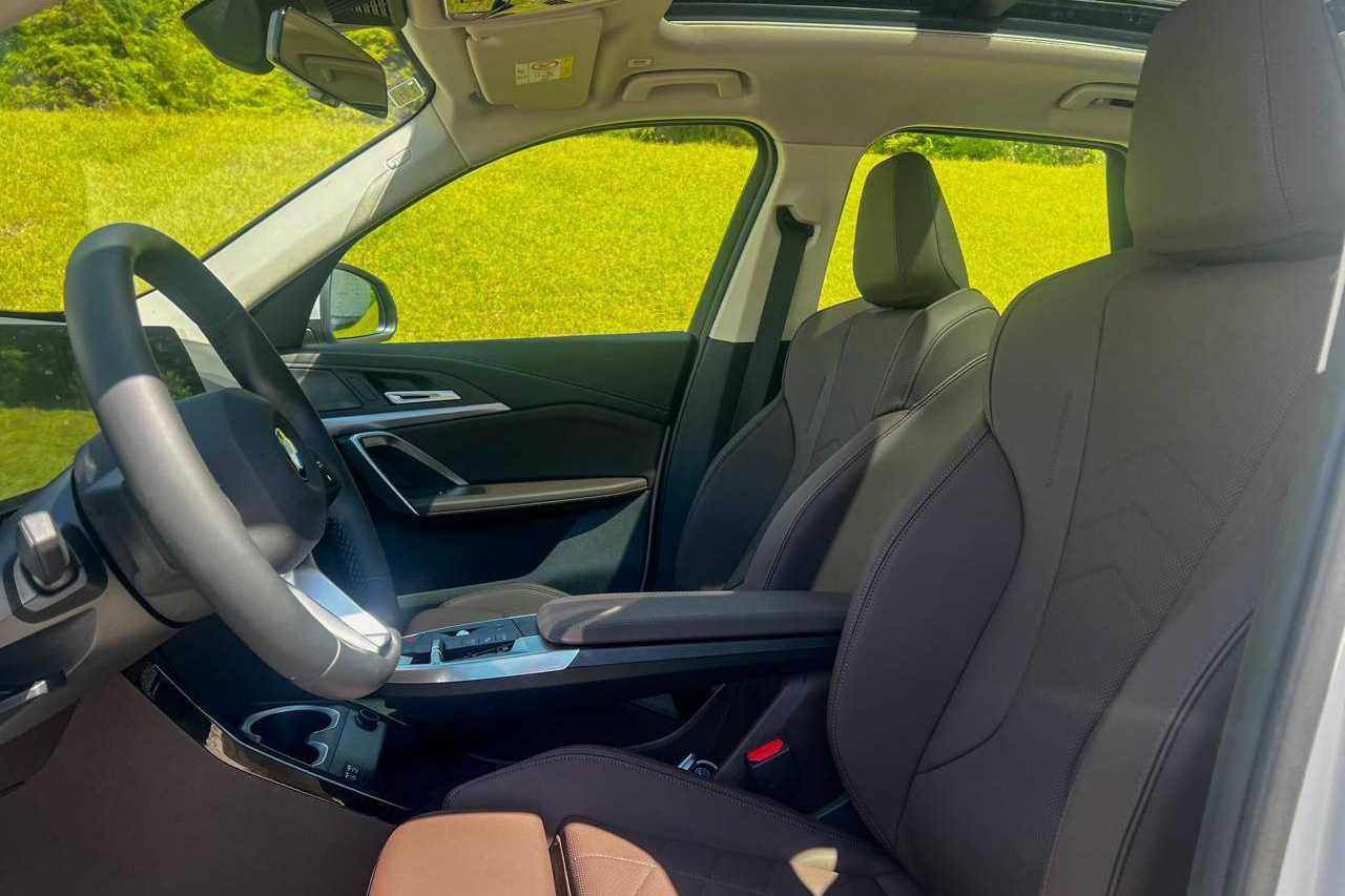 Hàng ghế trước BMW X1