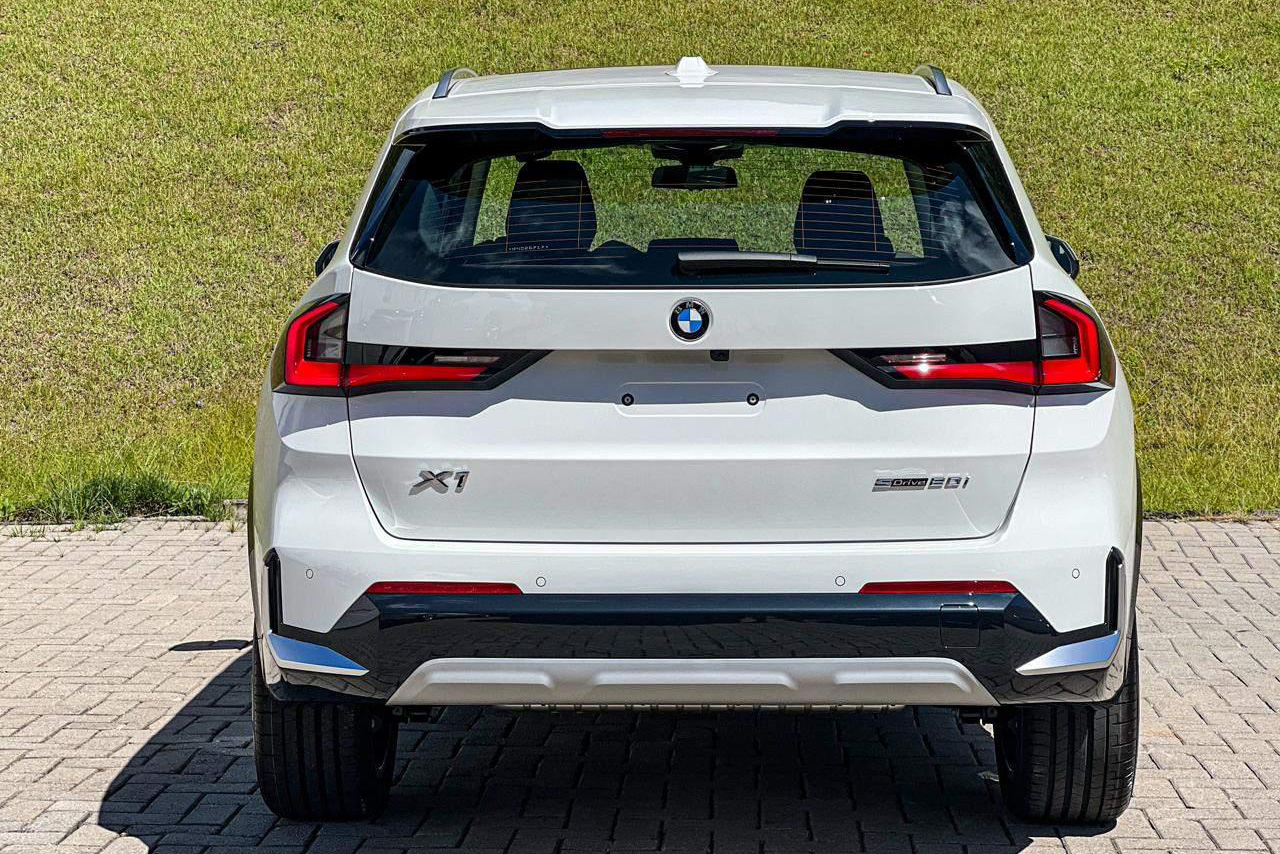 Đuôi xe BMW X1