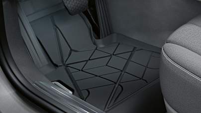Thảm sàn chống thấm nước BMW cho khu vực ghế trước.