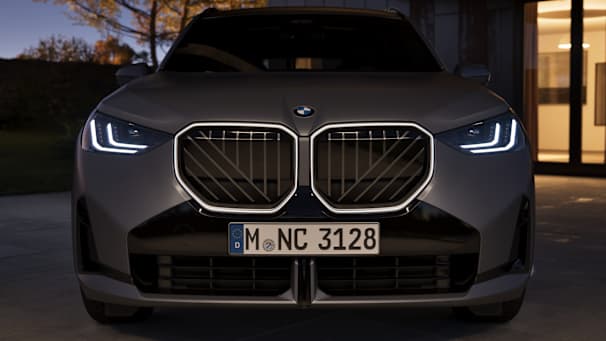BMW X3 All New: Không thể nhầm lẫn, tỏa sáng cả trong đêm.