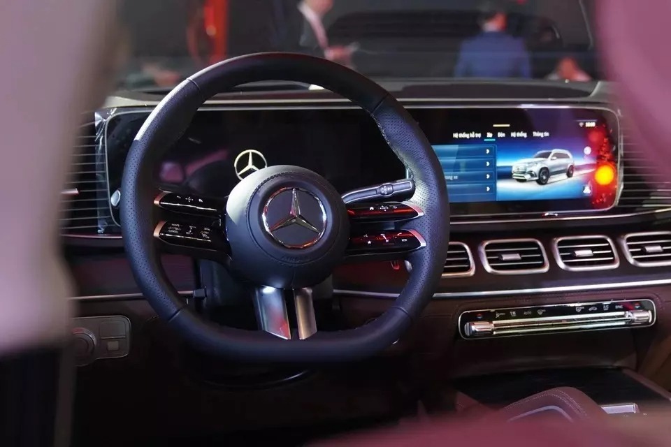 Mercedes GLS 450: Không gian sang trọng cho cả gia đình