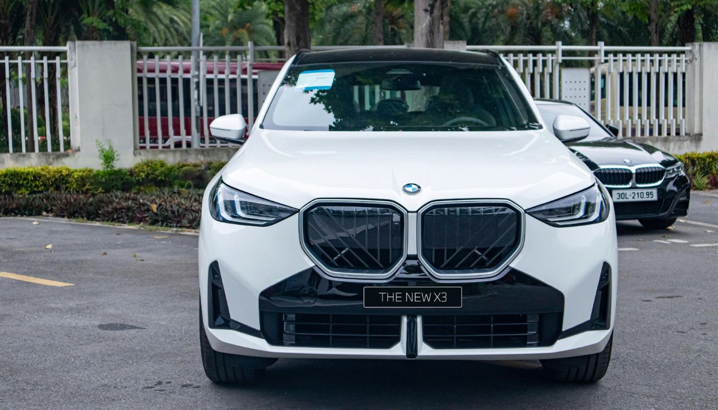 THE NEW X3 Không thể nhầm lẫn, tỏa sáng cả trong đêm.