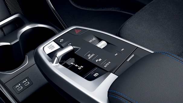 Sang số mượt mà, vận hành đầy cảm xúc.