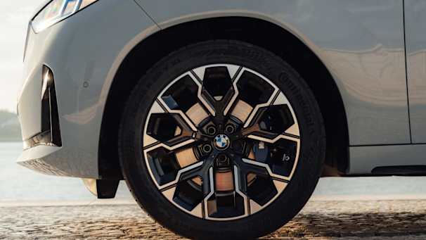 BMW X3 All New: Sơn đen bóng, sắc sảo, đậm chất M
