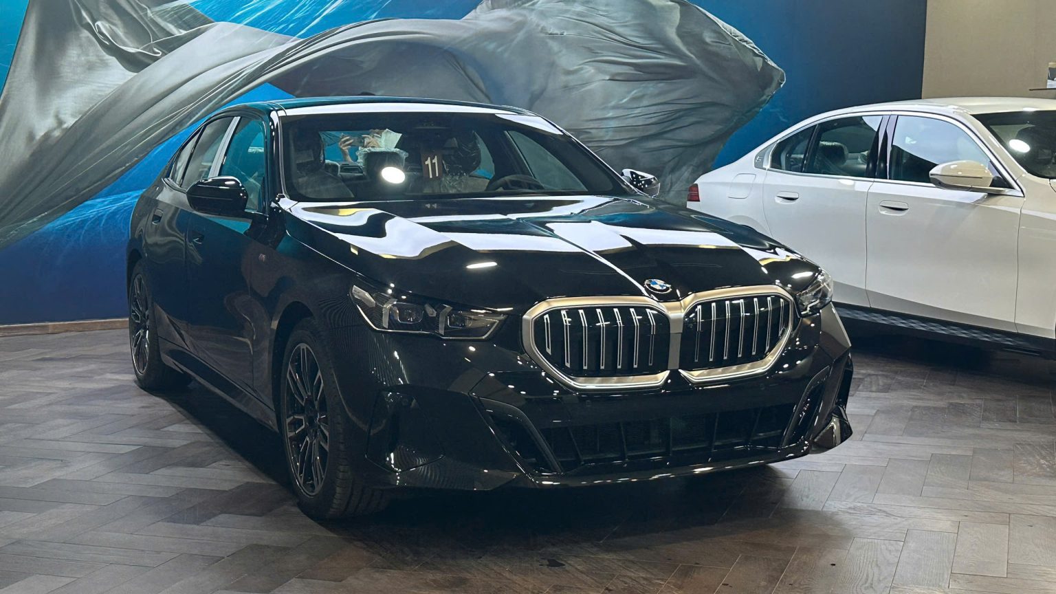 Đầu xe BMW 530i