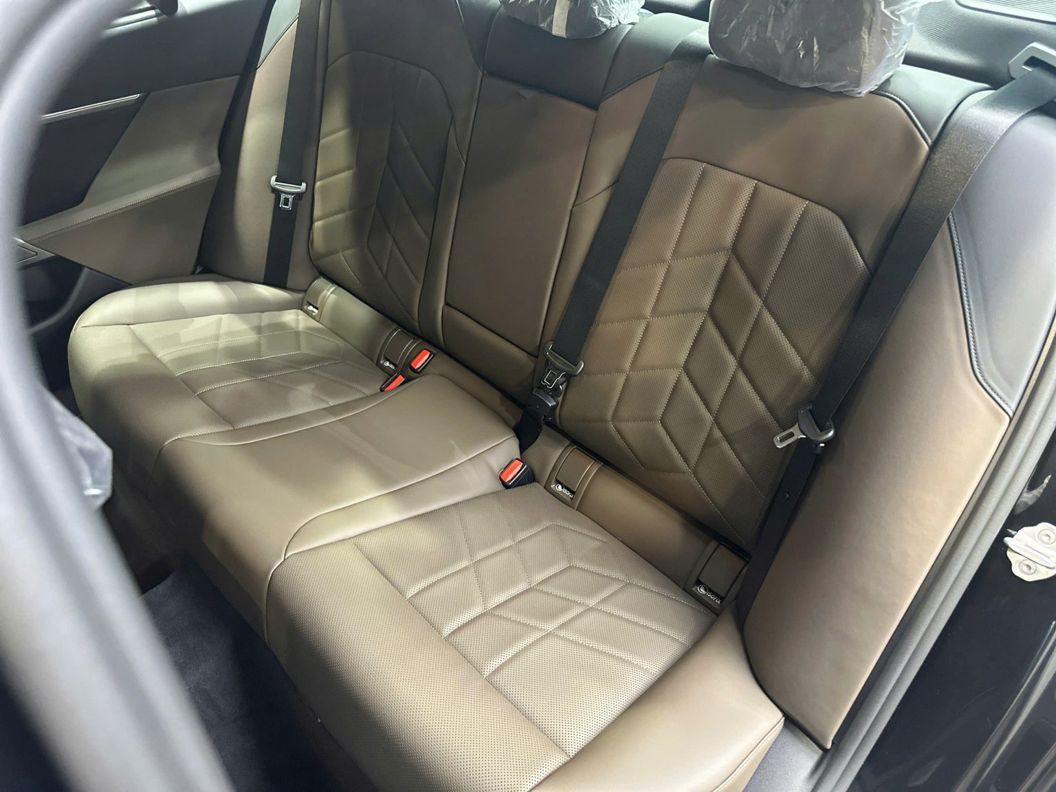 Hàng ghế sau BMW 530i M Sport 2026