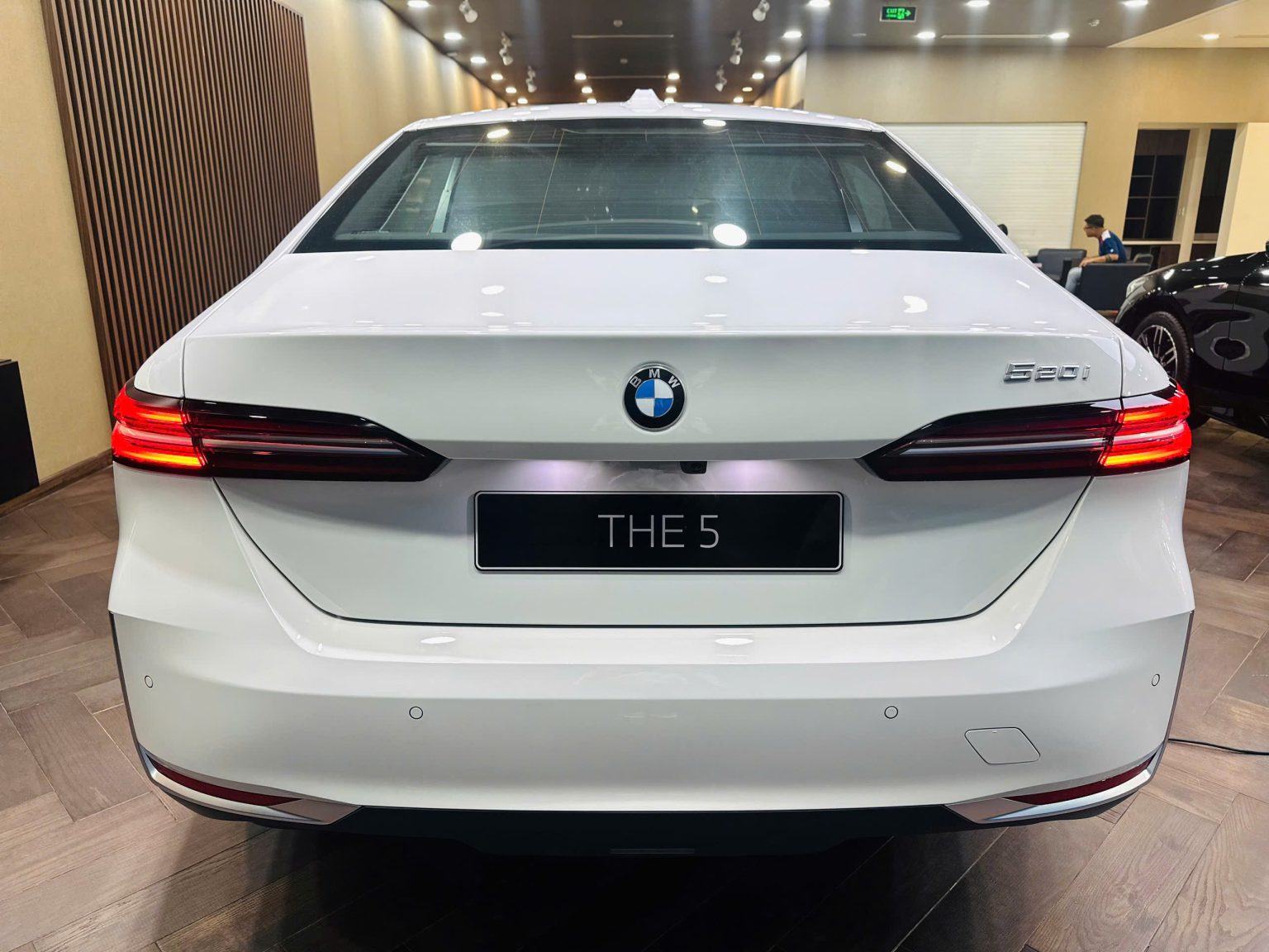 Đuôi xe tinh tế