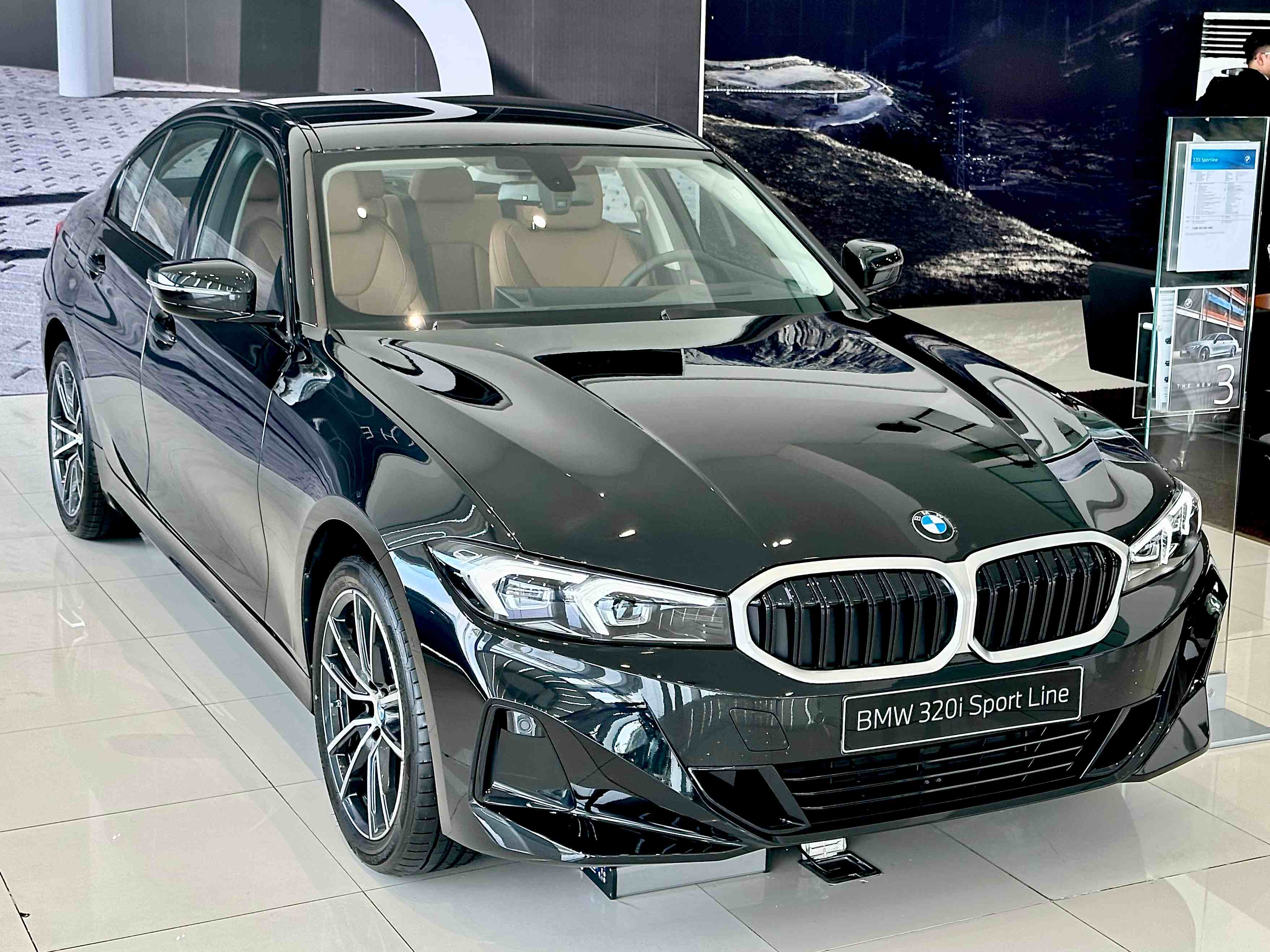 BMW 320i Sport Line 